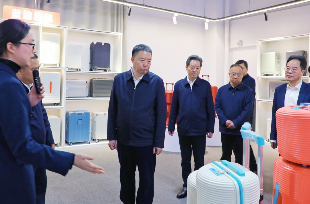 毛萬春在懷化宣講調(diào)研：搶抓區(qū)域協(xié)調(diào)發(fā)展機(jī)遇 助推中醫(yī)藥產(chǎn)業(yè)鏈高質(zhì)量發(fā)展