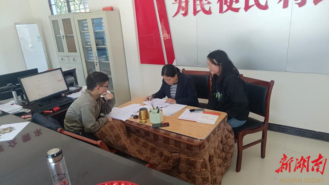 龙山县洗车河镇：社会救助年审严核查 民生保障底线稳筑牢