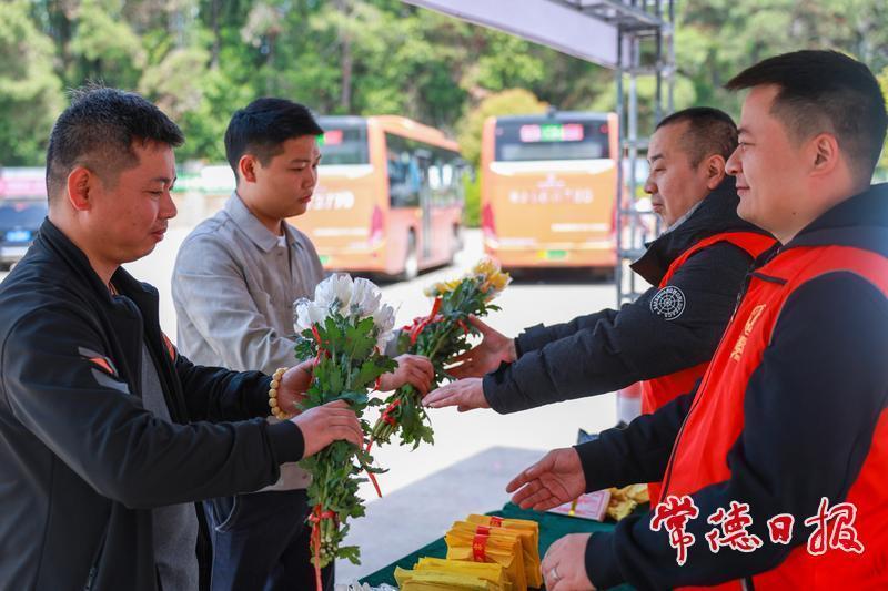 新風(fēng)替舊俗 清明更“清明” ——常德各地倡導(dǎo)文明祭掃見聞