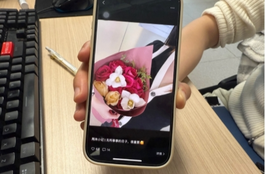 消费新观察|“送给妻子的花”情绪价值拉满，动漫场景同款玫瑰价格翻番