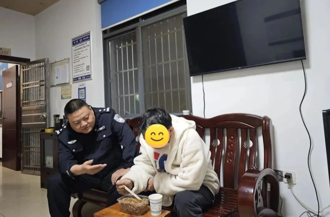 这碗蛋炒饭，他吃得泪如雨下！