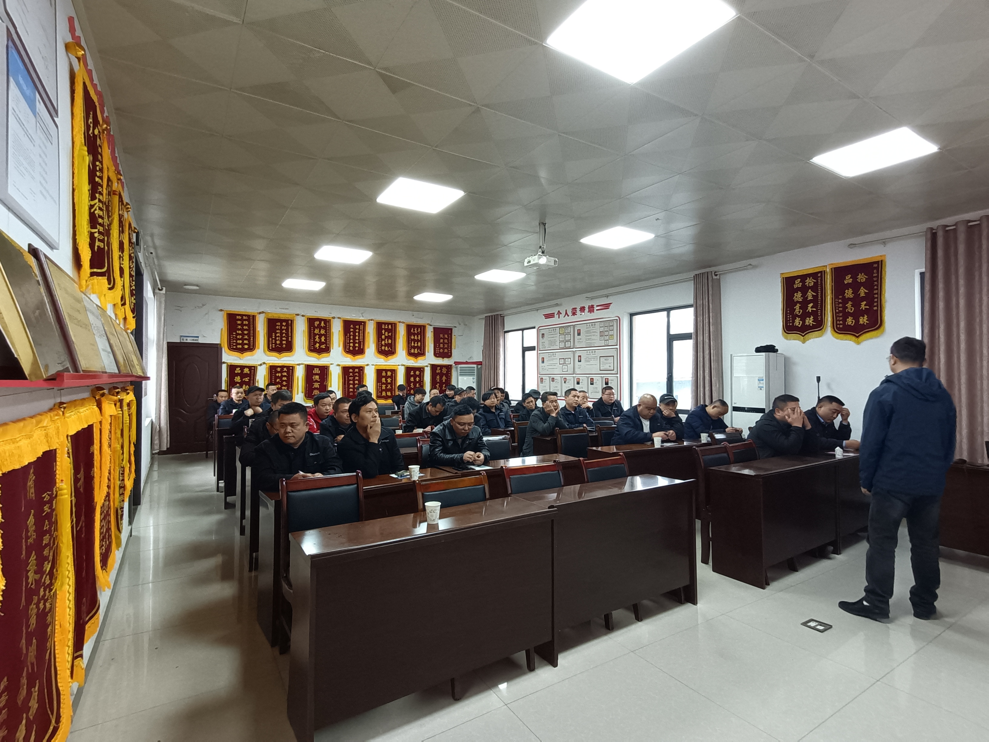 张家界公交驾驶员培训“安全+健康”双护航