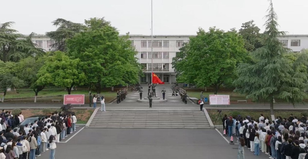 湘潭大学开展“国旗下的微宣讲”主题活动