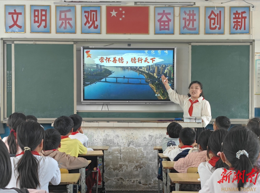 武陵区胜利路小学赴慈利县开展教育帮扶活动