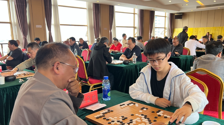 2025年湘桂黔三省相邻县（市）围棋邀请赛开赛，68名棋手齐聚靖州交流棋艺