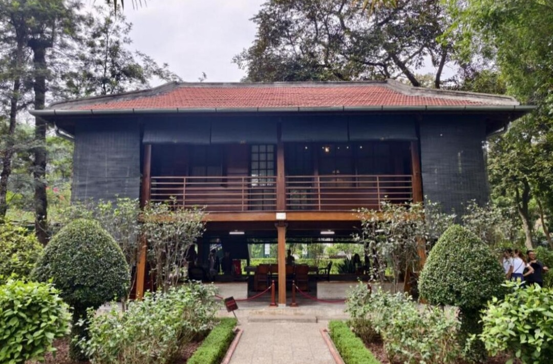 跟着习主席去越南丨作为国礼的19期《人民日报》