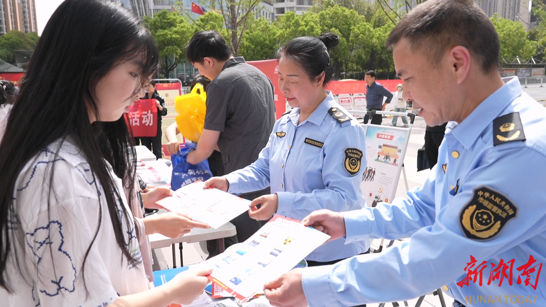 鶴城區(qū)開展全民國家安全教育日普法宣傳活動(dòng)
