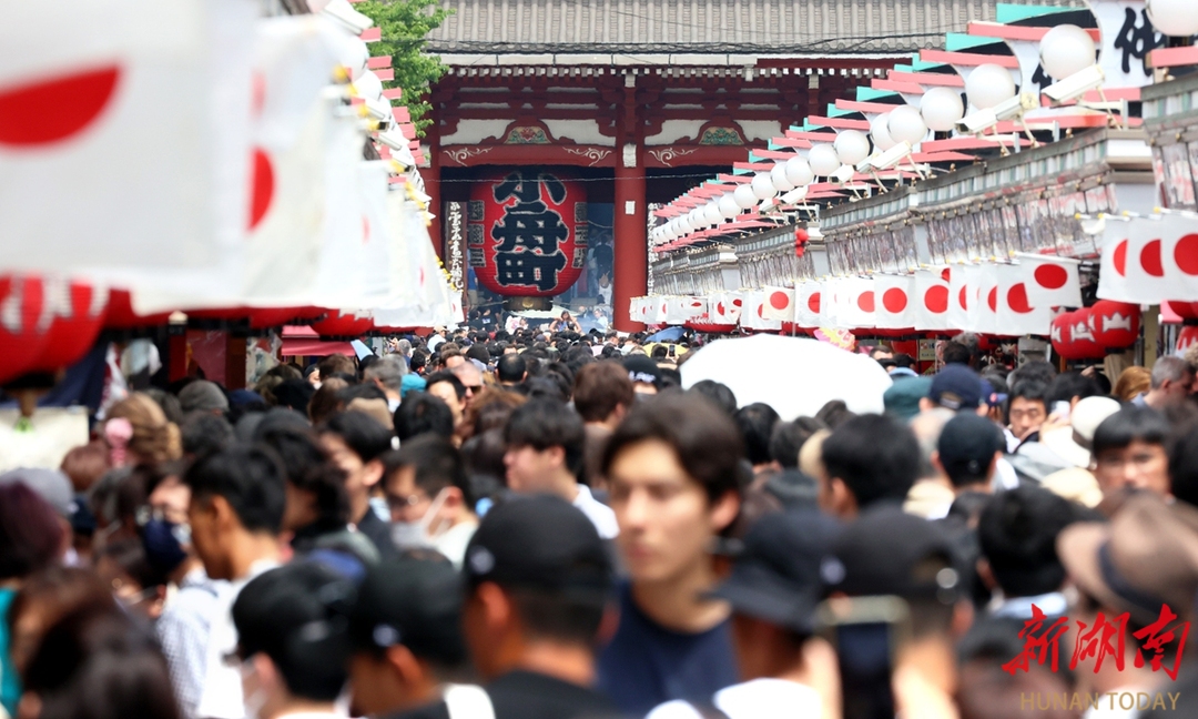 China's May Day holiday sparks surge in outbound travel