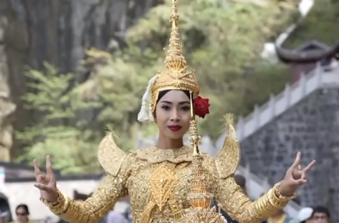 Traditional Cambodian Dances Showcased in Zhangjiajie