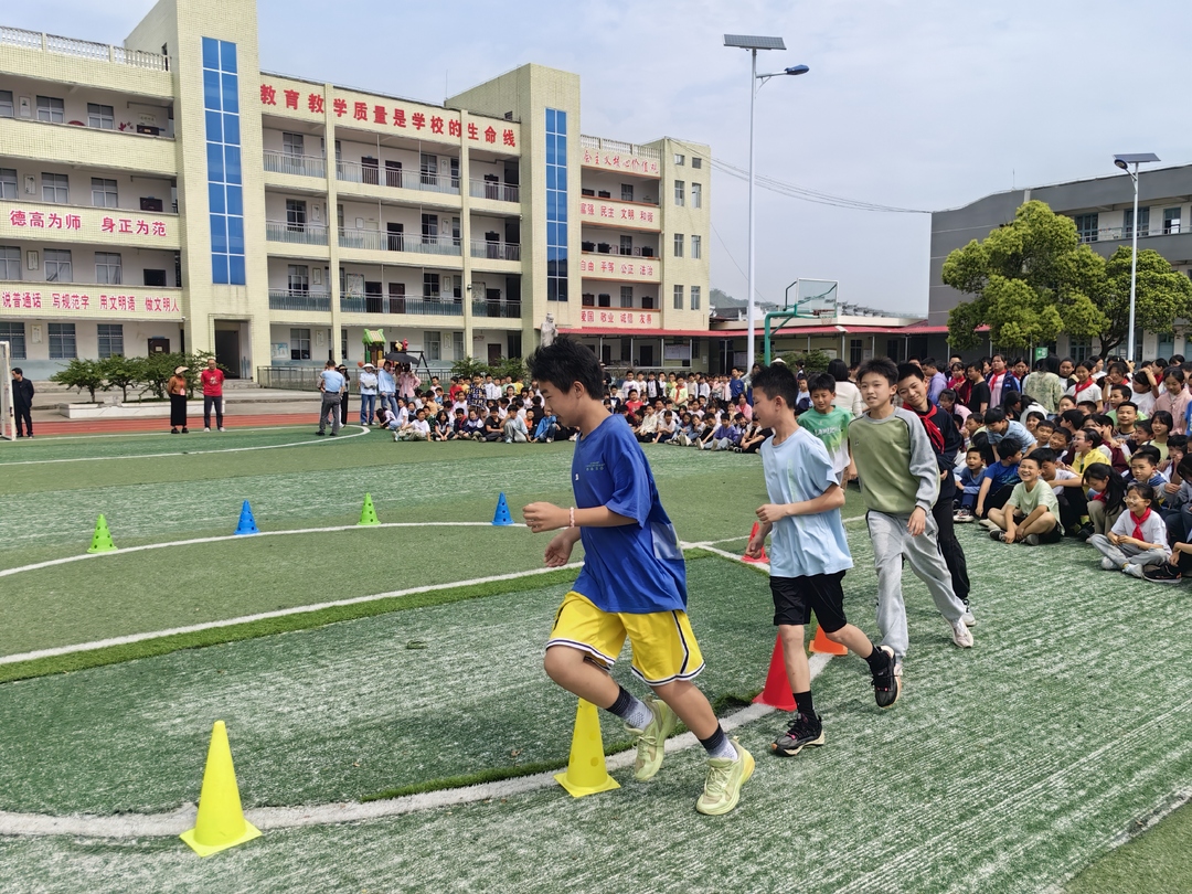 洪江市黔城镇中心小学开展防溺水安全演练