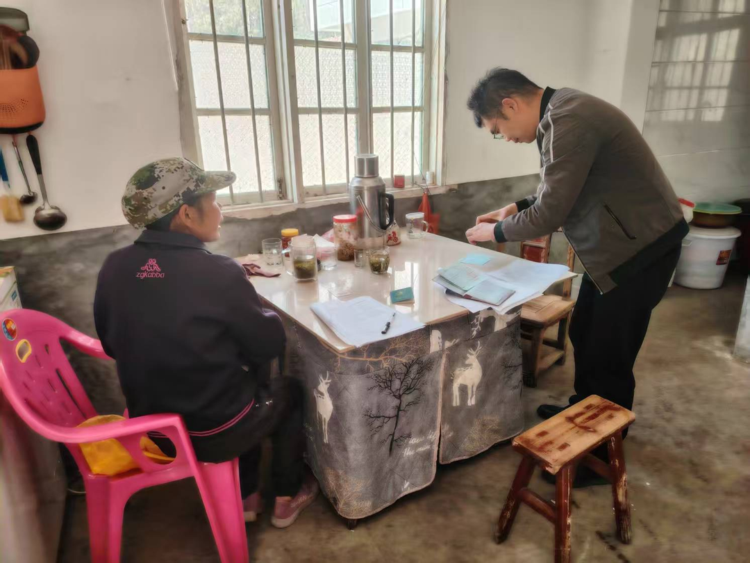 桂东新坊乡：深入走访察民情 暖心审核解民忧