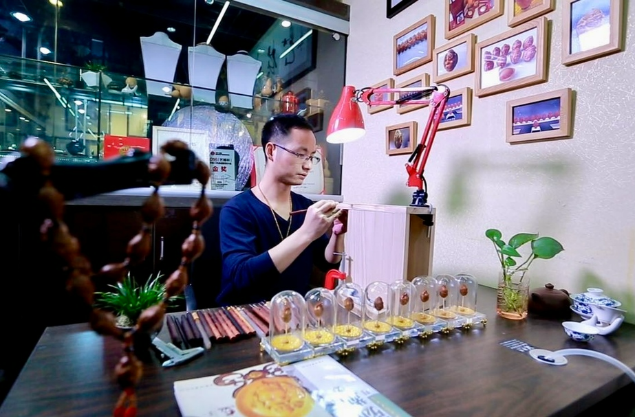 “核雕人”马罗成