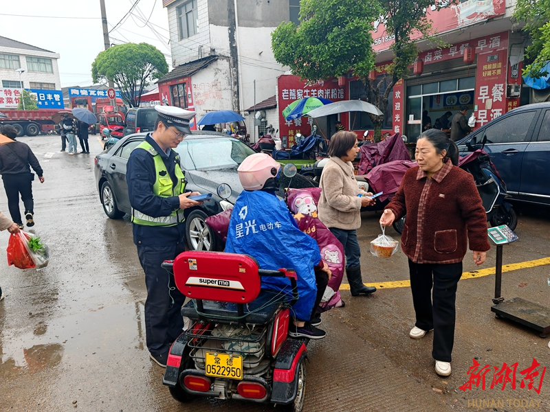 常德交警掀起春季交通安全宣傳熱潮