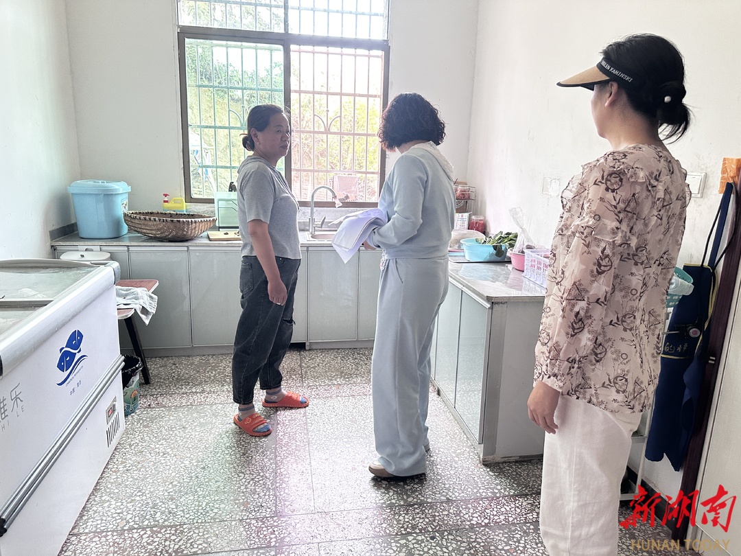 临湘市云湖街道：无障碍改造“回头看” 让生活有“爱”无“碍”