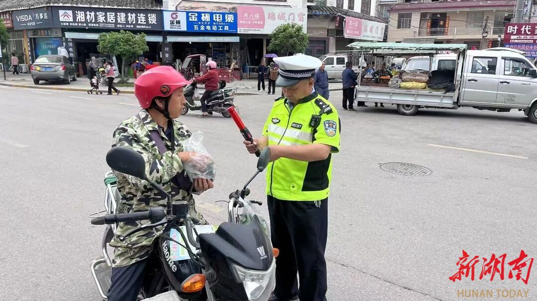 桑植县瑞塔铺镇开展道路交通安全专项整治行动