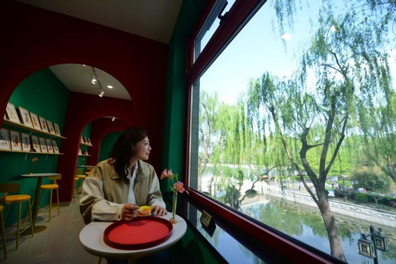 地安门邮局打造“宫门内外24节气”主题 成北京中轴线与大运河文旅新坐标