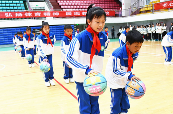 Students Enjoy Sports During Inter-class Breaks