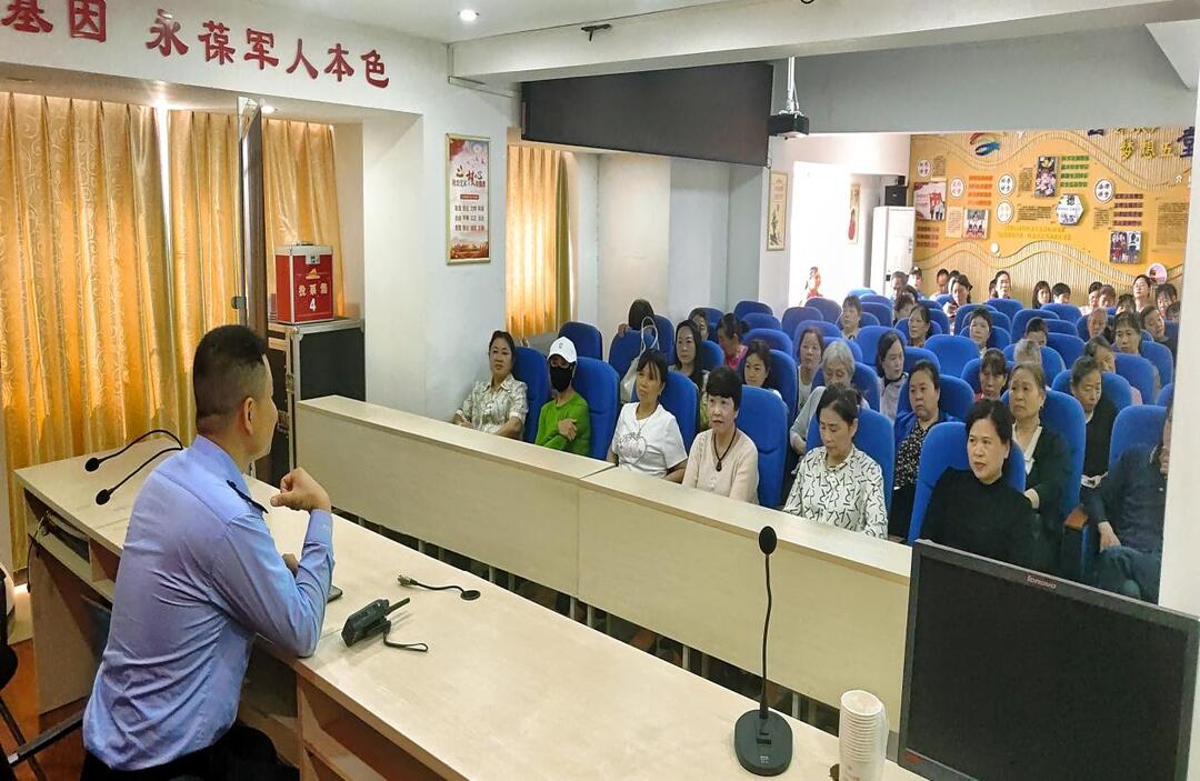 云塘社区：交通知识“送上门” 警社共筑“安全网”
