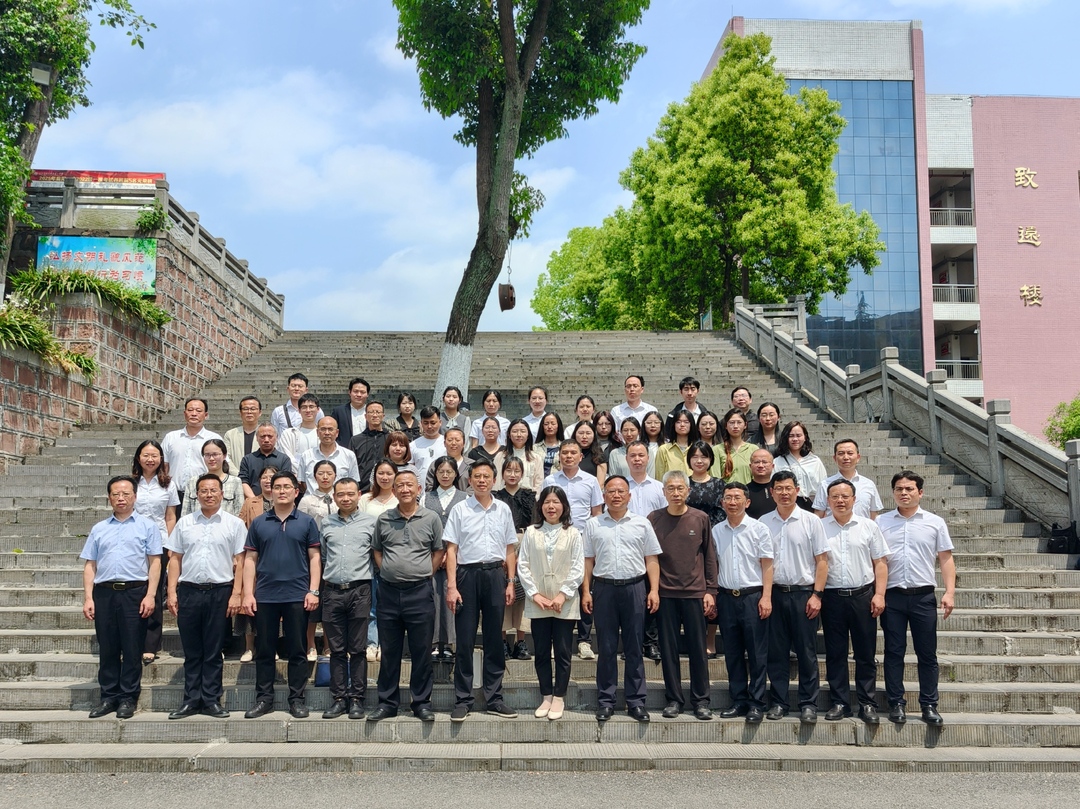 怀化市教科院视导暨联合会同一中教研交流活动在麻阳一中举行