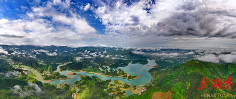 湖光山色入画来