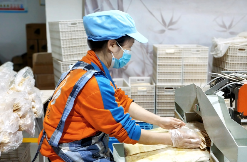 靖州：外贸企业积极应对关税调整，展现竹产业 “绿色” 竞争力