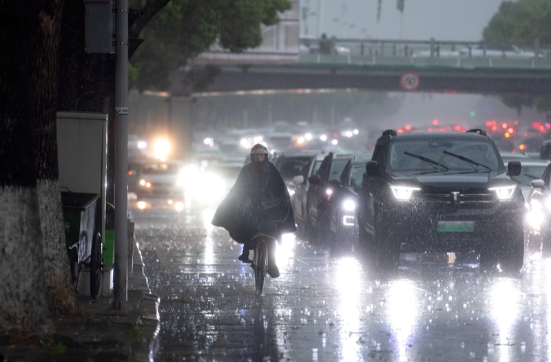 暴雨來襲