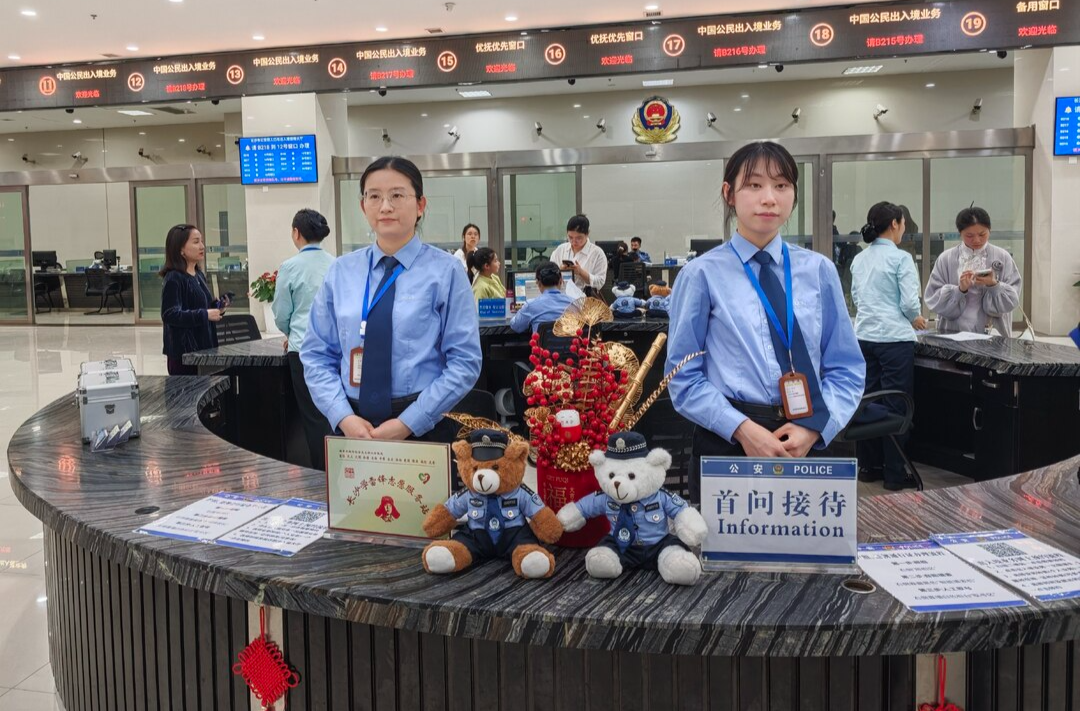 错峰服务暖民心，长沙公安开设夜间办证专场