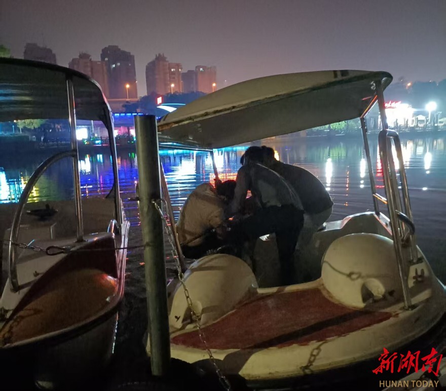 “救人要紧！”开福园林工作人员深夜勇救落水者