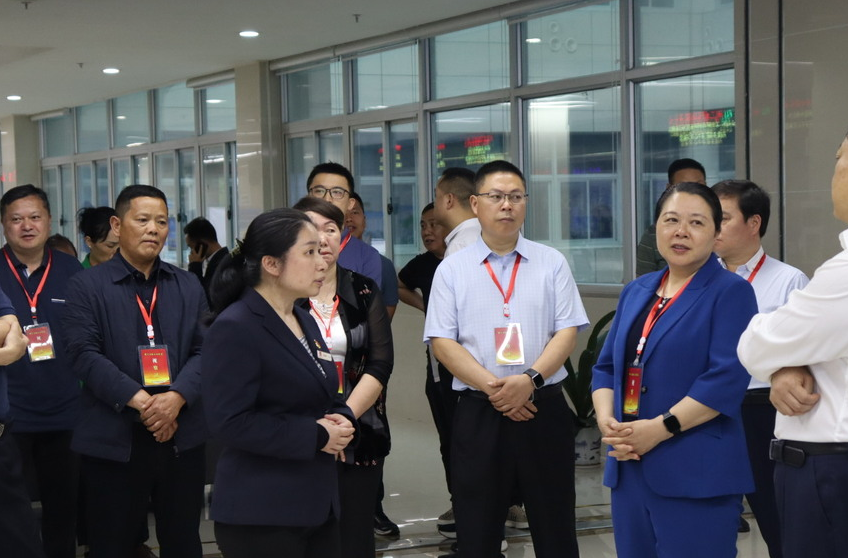 湘西州人大常委會(huì)視察州政務(wù)中心 推動(dòng)政務(wù)服務(wù)優(yōu)化提質(zhì)