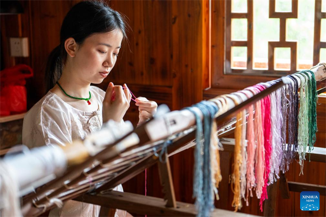 Young Embroiderer Injects New Vitality into Traditional Craft