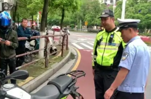 邵阳北塔交警开展“飙车炸街”专项整治行动