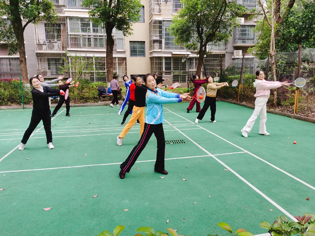 青邻·夜校：以球会友，舞出健康新姿态