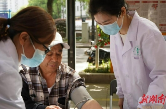 长沙汤家岭社区开展“爱卫新篇章 健康心生活”系列活动