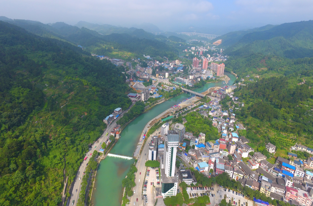 诗｜彭悦：记游湘西月亮湾