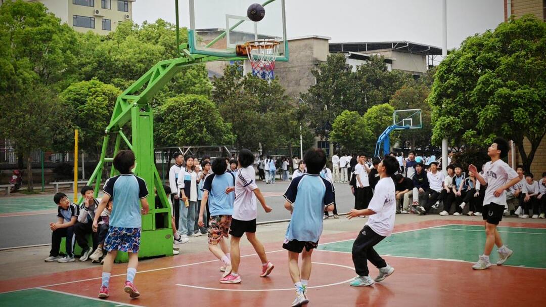 衡南县泉溪中学举行2025年初三学生校园篮球班级联赛