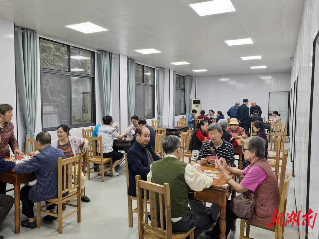 南华大学举办离退休教职工棋牌赛 560余名老同志以牌会友