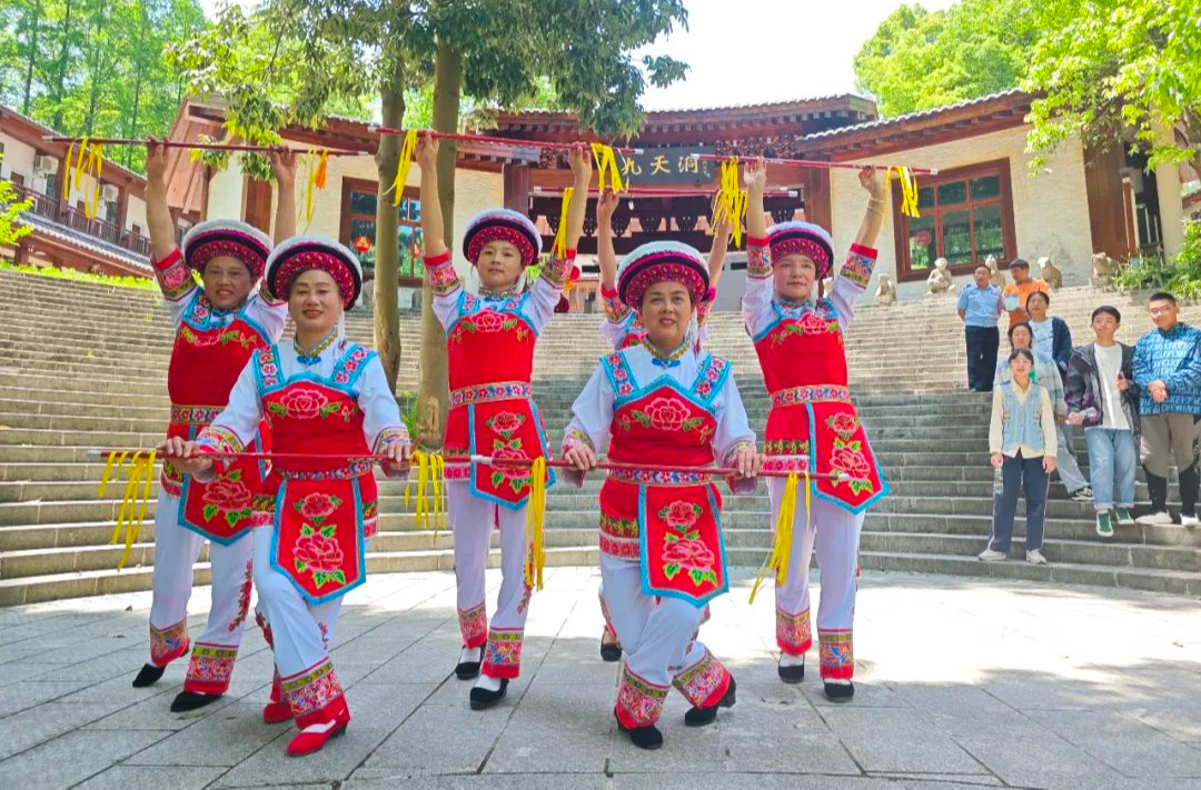 桑植民歌《四季花儿开》，被列为全国妇女广场舞大赛规定曲目