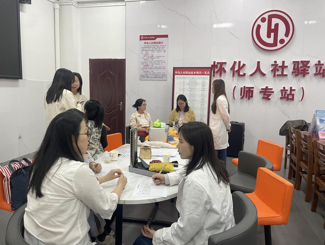 怀化市图书馆：全民读书日 共建书香城