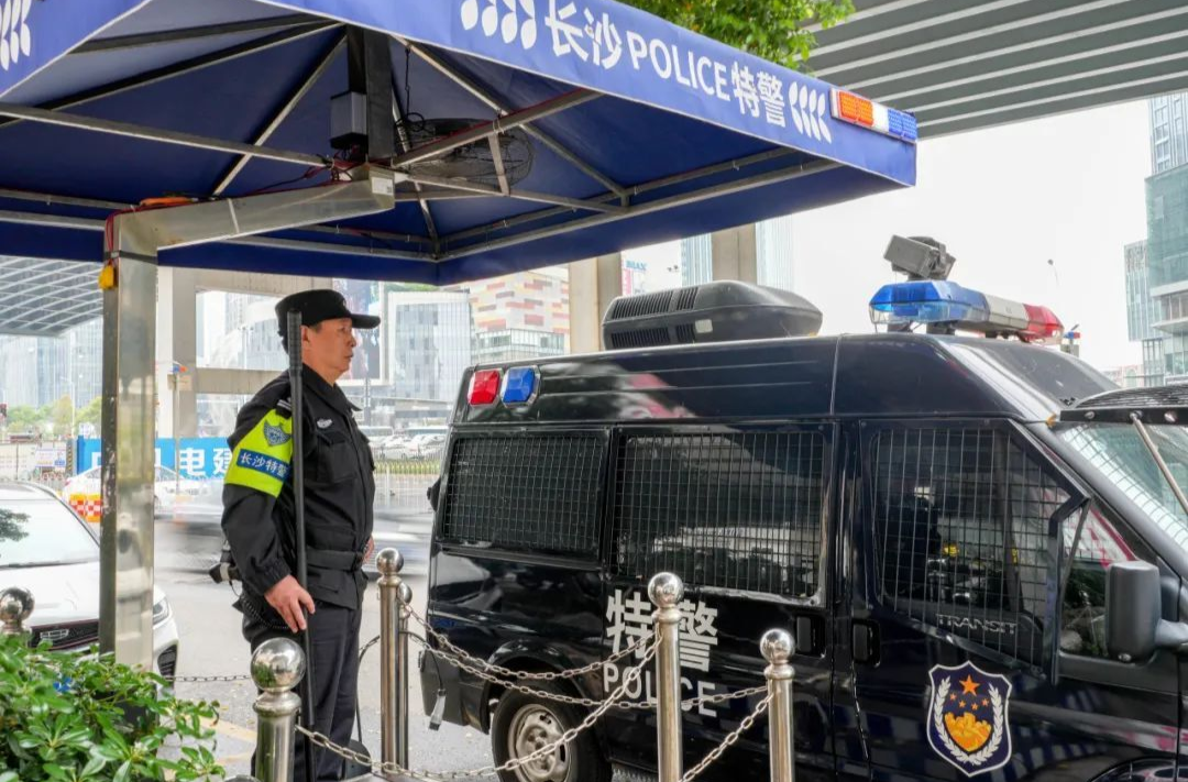 还有8个月退休，特警老雷有本“三字真经”