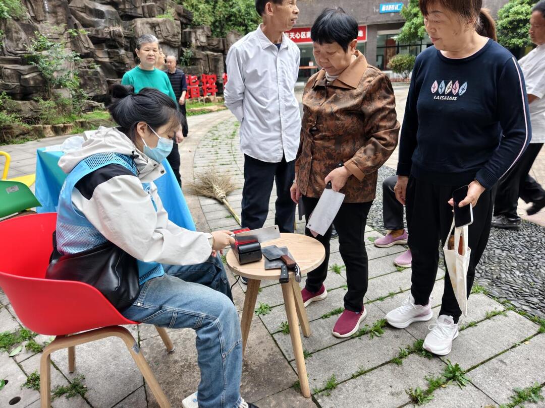 欣南社区：“宣传+服务”进小区 让常态化便民服务更贴心