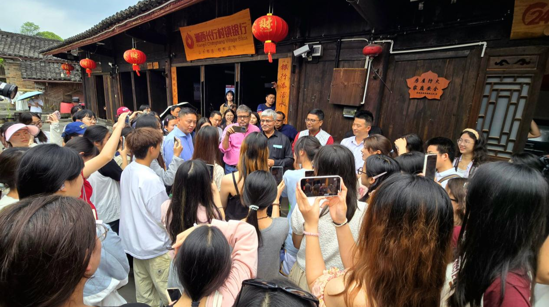 印度主流媒体代表团深入十八洞村考察，探寻中国精准扶贫“密码”