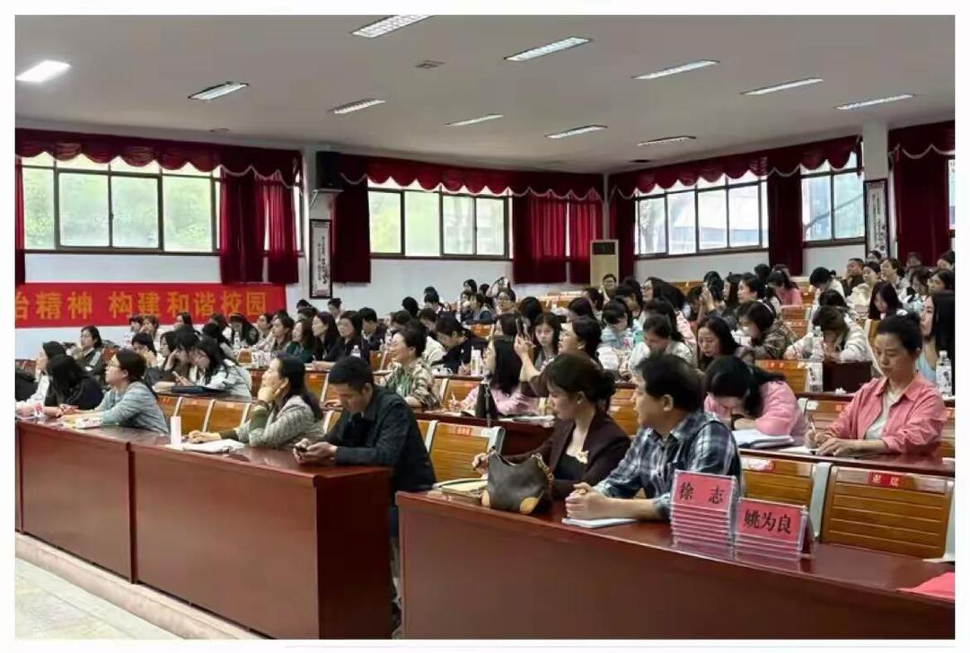 国培聚智慧，组文启新航——临湘市初中语文骨干教师研修助力教学变革
