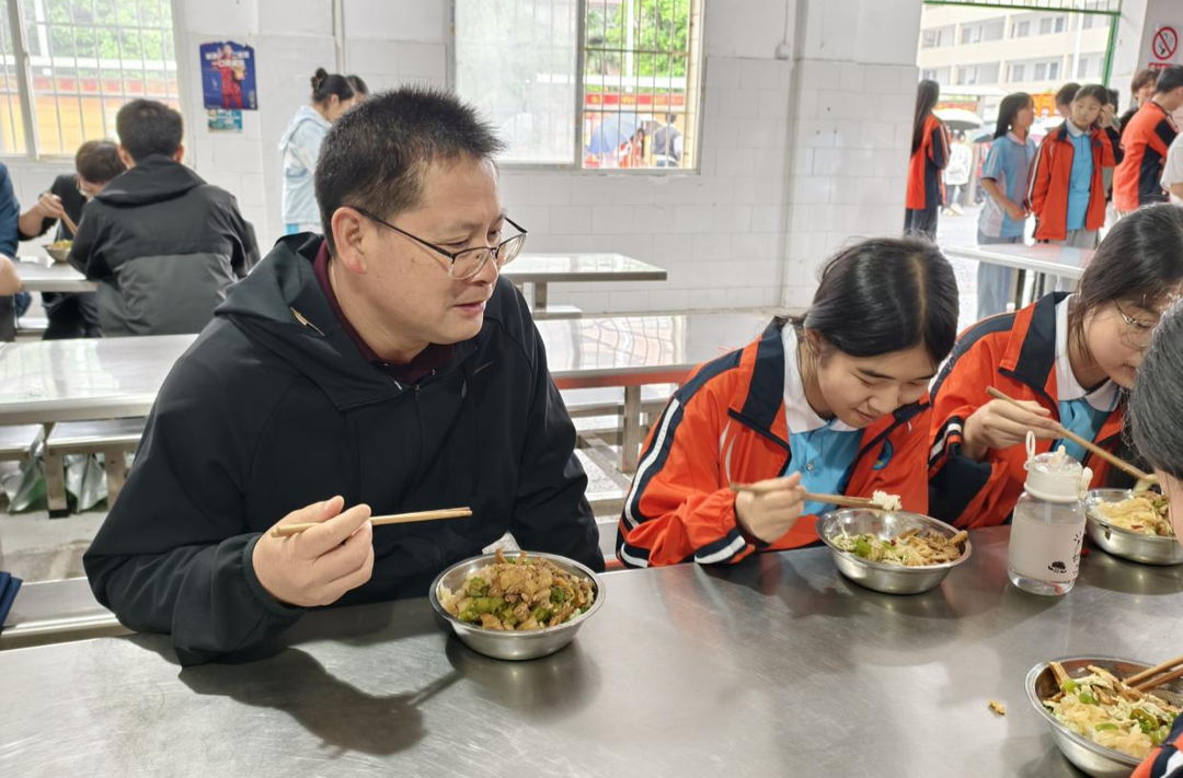 常寧市三中：多舉措筑牢食堂管理防線，守護(hù)師生“舌尖上的幸?！? border=