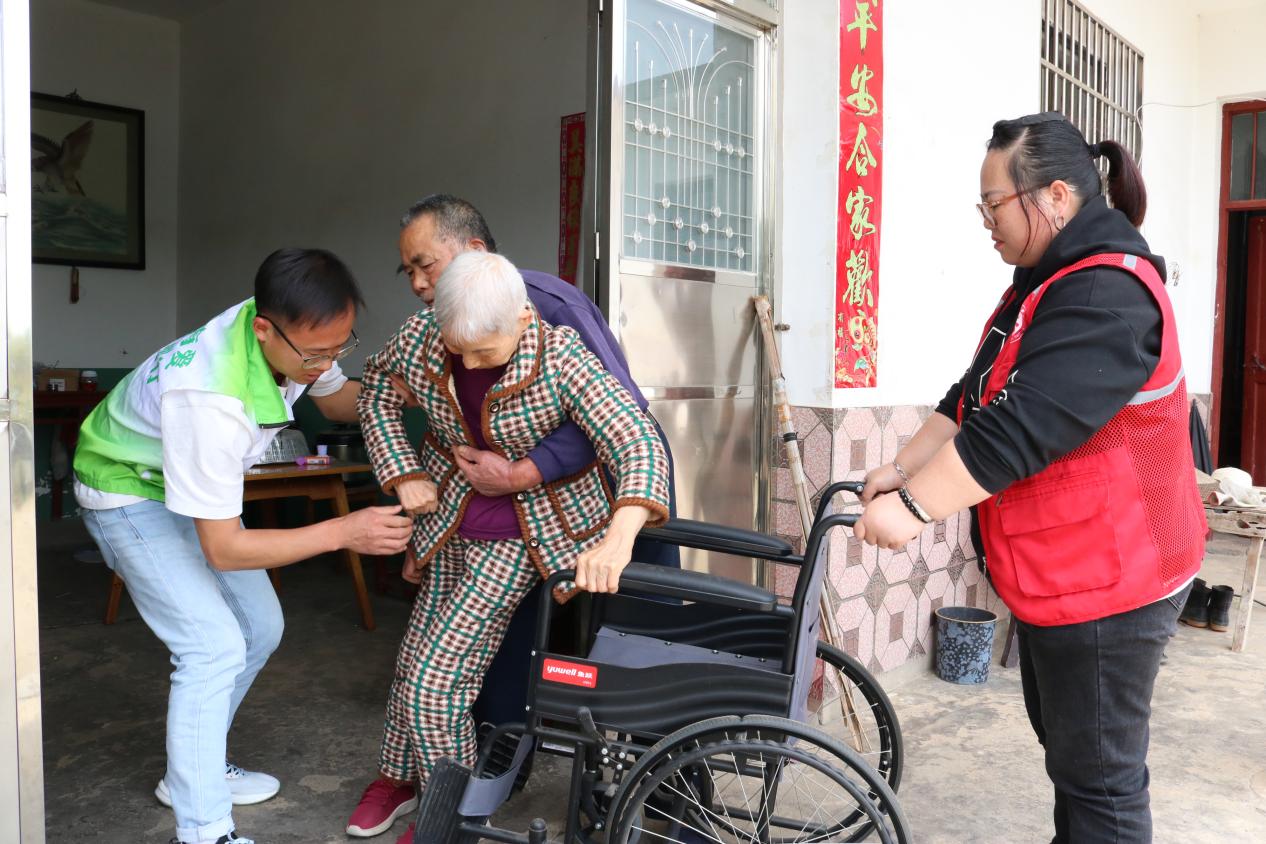 开福区捞刀河街道民政社工站：“社工+志愿者”模式打造为民服务新样板