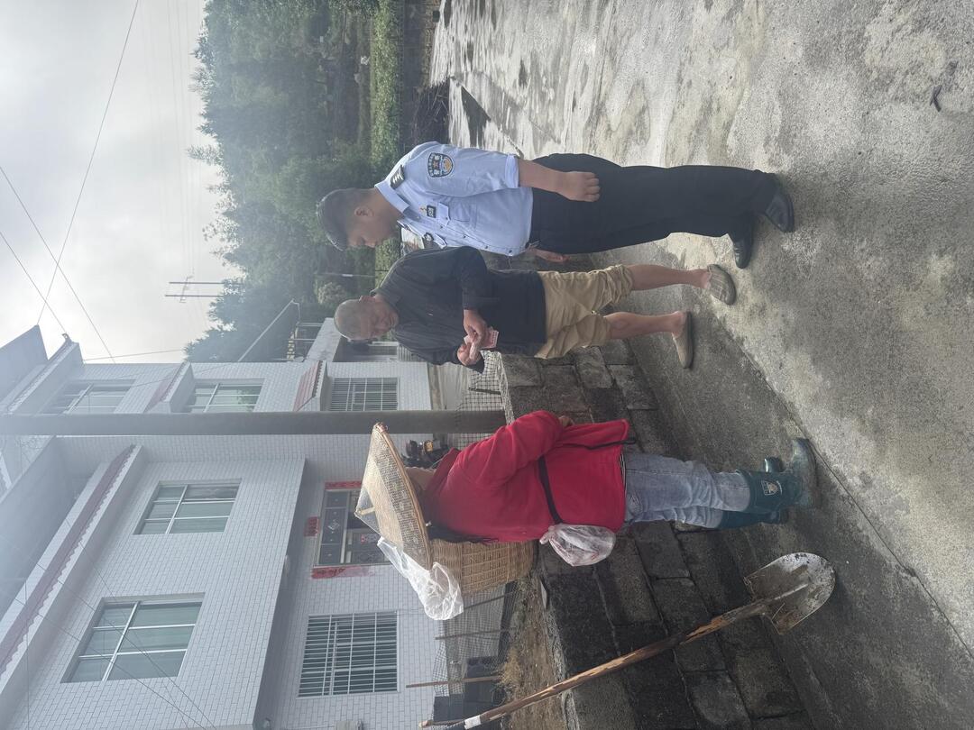 村民遗失万元现金，民警半小时寻回