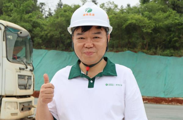 追锋人⑤|筑路三十载——全国五一劳动奖章获得者郭一枝的“静默答卷”