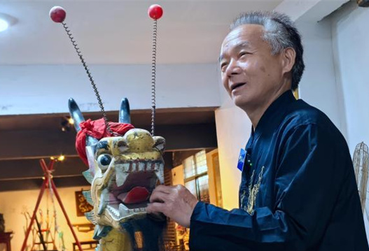 Yueyang Craftsman Preserves Miluo Dragon Boat Tradition