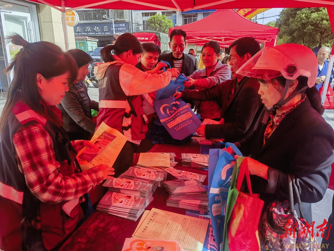 衡南縣開展“全國兒童預防接種日”健康宣傳義診活動