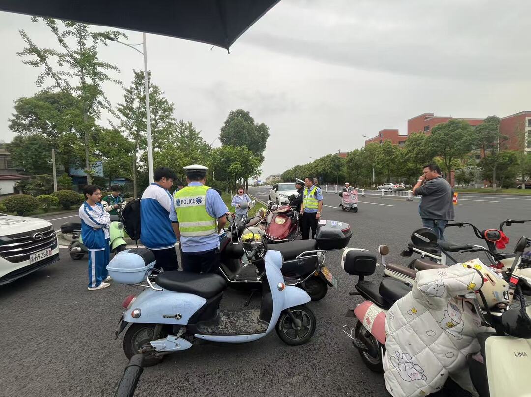 织密安全防护网，护航青春平安路——南县职业中等专业学校协同多部门开展交通安全专项整治行动