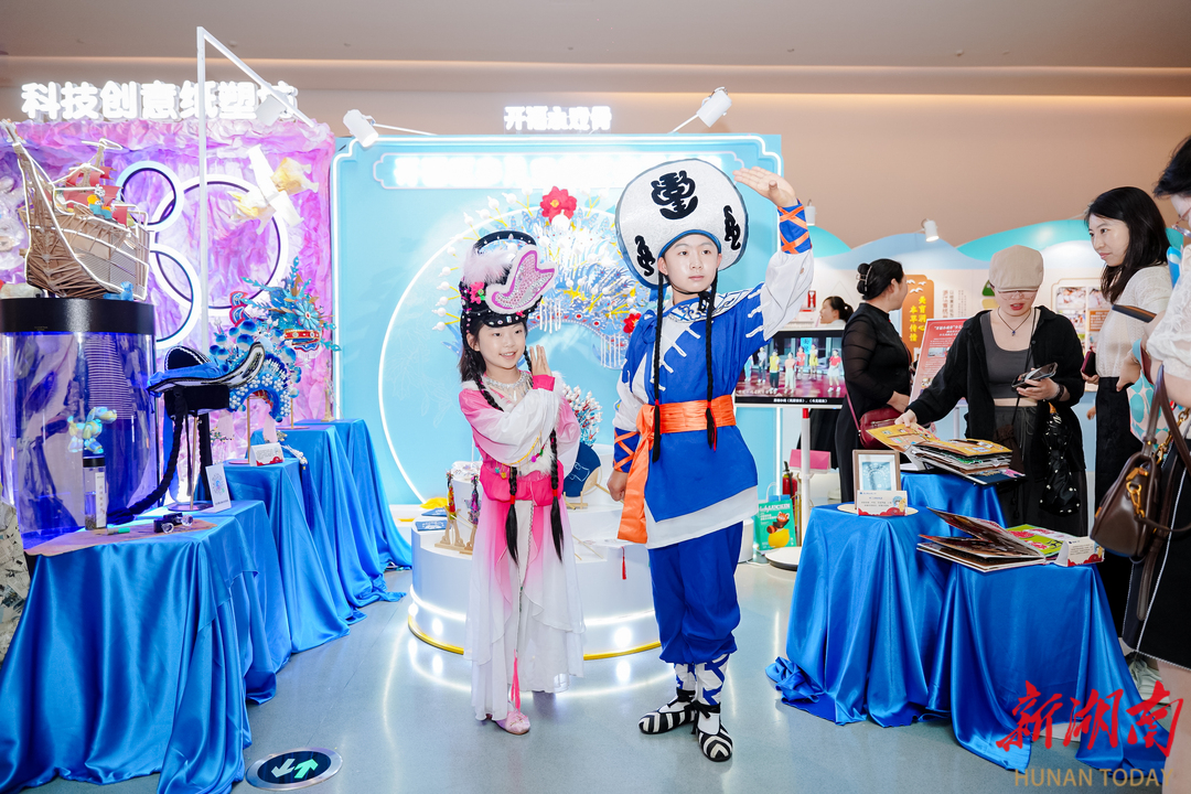 全国第八届中小学生艺术展演活动闭幕